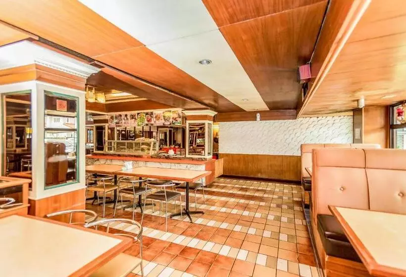 Hotelli Oyo 441 Grand Thara