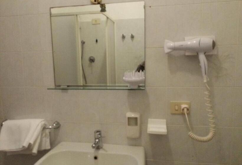 ホテル Albergo Jolanda