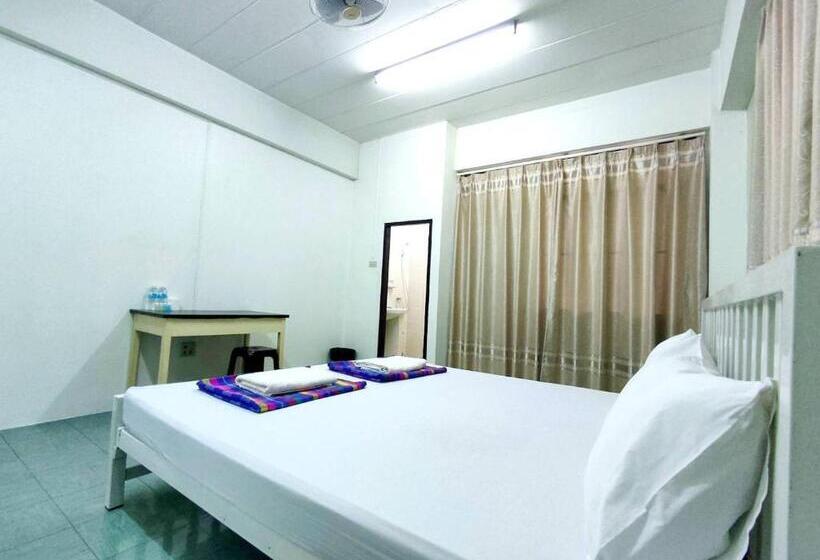 בית מלון כפרי Jaroonwej Bangsaen