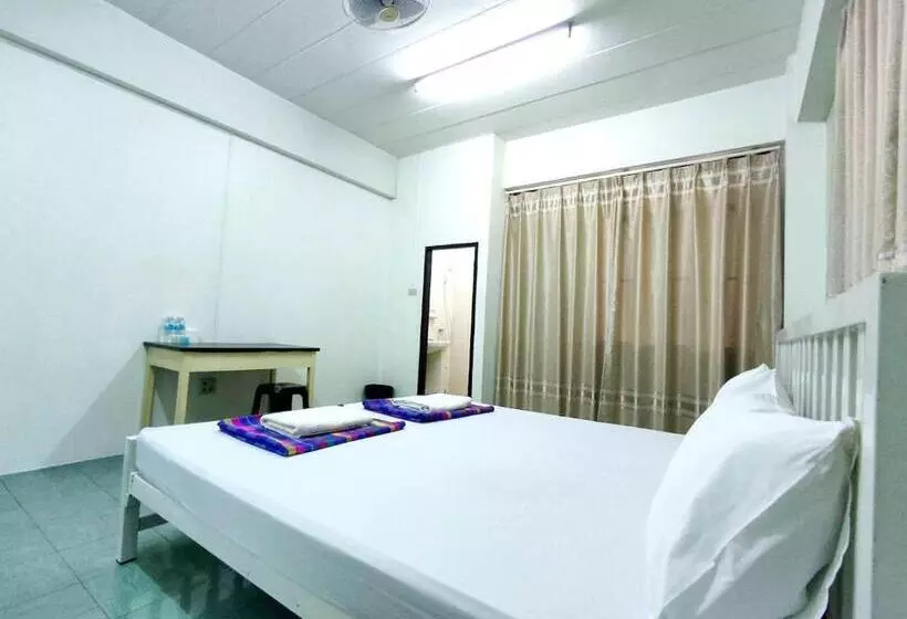 هتل Jaroonwej Bangsaen