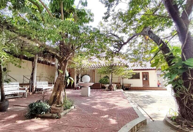 בית מלון כפרי Jaroonwej Bangsaen