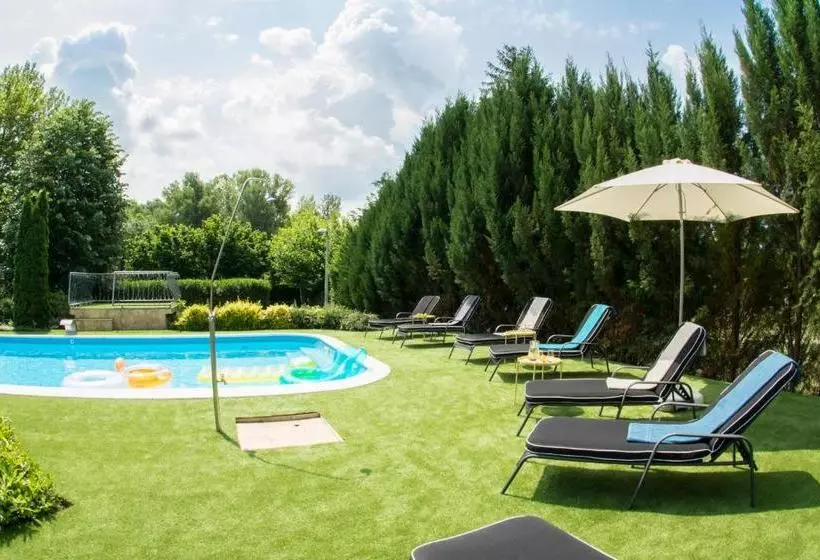 هتل Villa Oliva Boutique Rooms & Spa Zamárdi