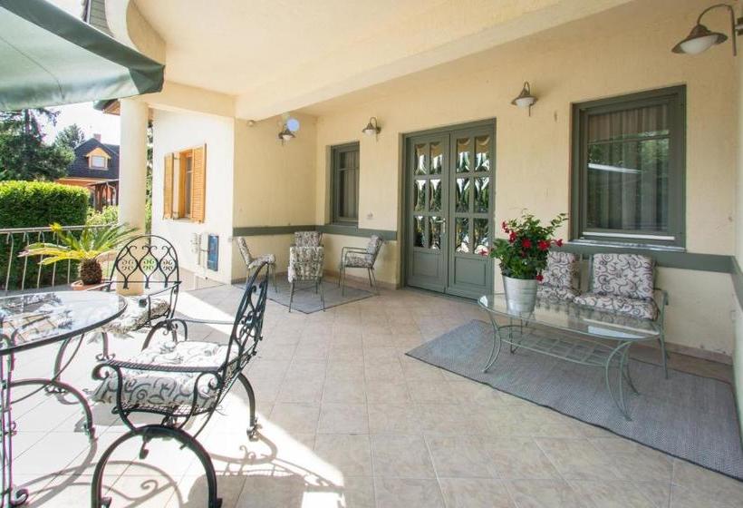 Отель Villa Oliva Boutique Rooms & Spa Zamárdi