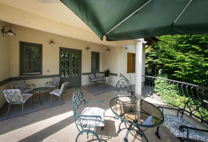 Отель Villa Oliva Boutique Rooms & Spa Zamárdi