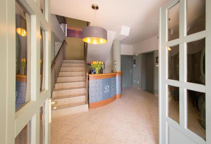 Отель Villa Oliva Boutique Rooms & Spa Zamárdi