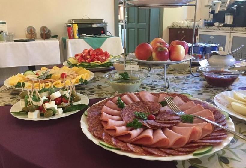 Отель Villa Oliva Boutique Rooms & Spa Zamárdi