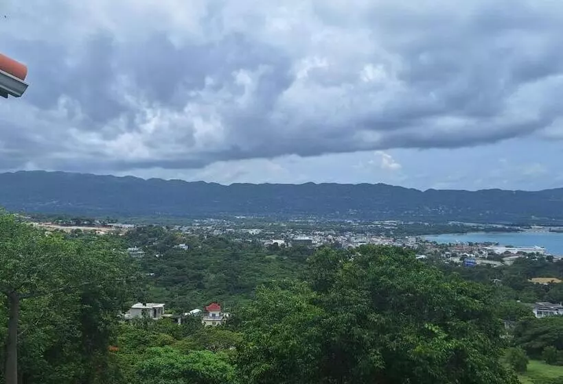 پانسیون City View Retreat Home