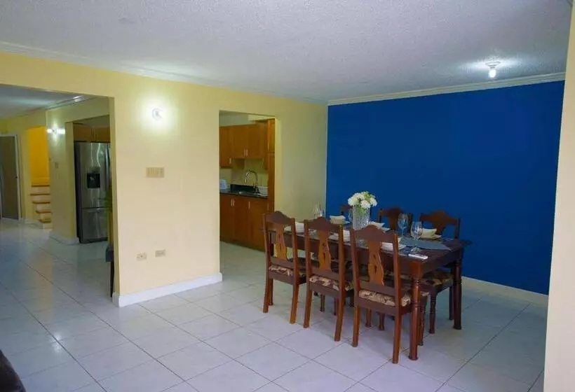 پانسیون City View Retreat Home