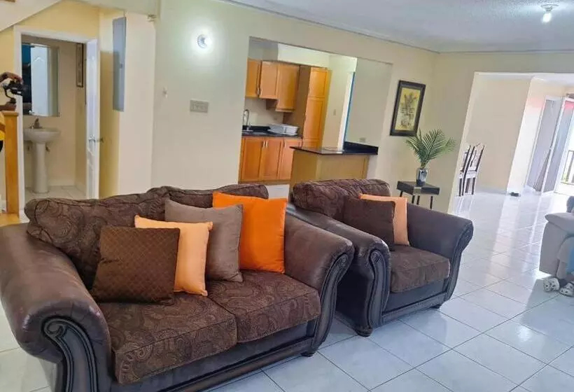 پانسیون City View Retreat Home