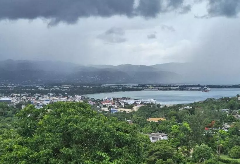 پانسیون City View Retreat Home