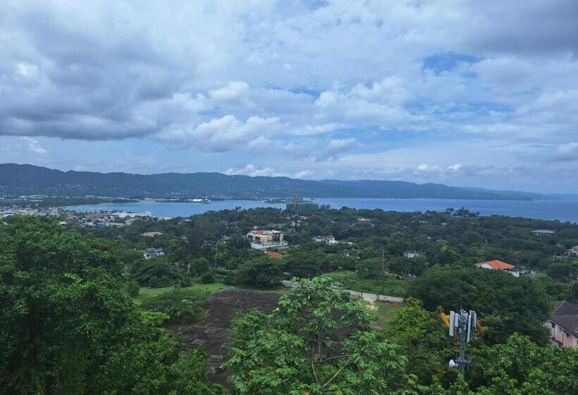 פנסיון City View Retreat Home