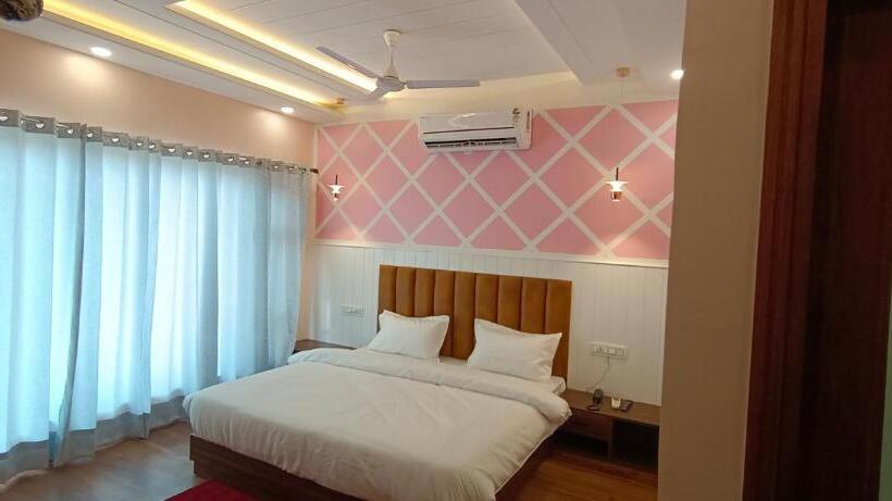 住宿加早餐 Kasauli Hills Glory