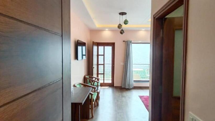 住宿加早餐 Kasauli Hills Glory