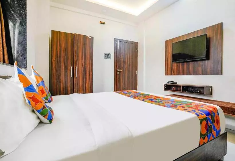 Fabhotel The Regal Inn