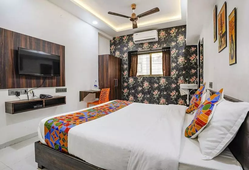 Fabhotel The Regal Inn