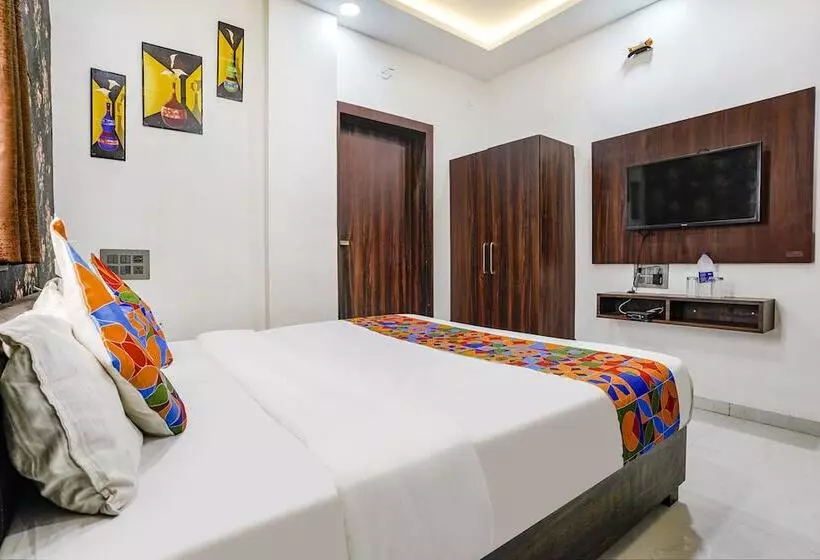 Fabhotel The Regal Inn