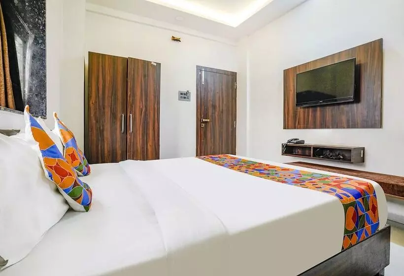 Fabhotel The Regal Inn