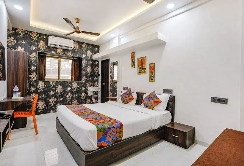 Fabhotel The Regal Inn
