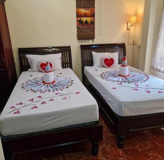 リゾートホテル Wooden House