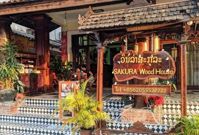 リゾートホテル Wooden House