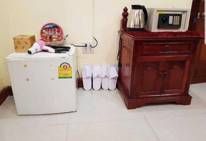 リゾートホテル Wooden House