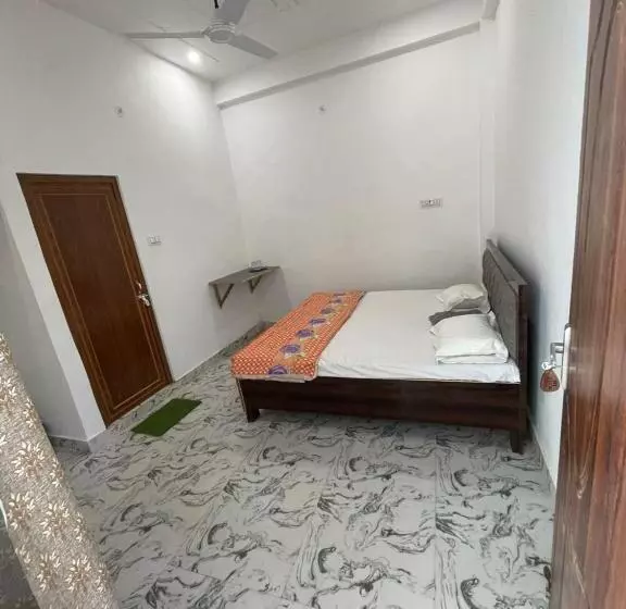 ホテル Goroomgo Ayodhya Dham Guest House Ayodhya
