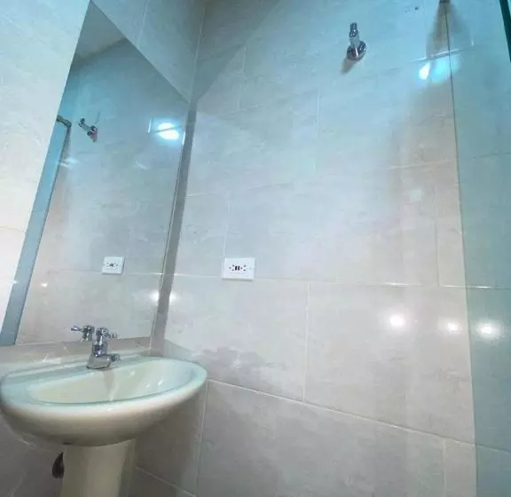 Hotelli Hostal Tamaca Beach