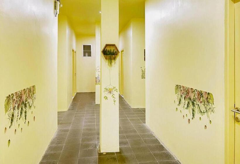 Hotel Reddoorz Near Soekarno Hatta Airport 3