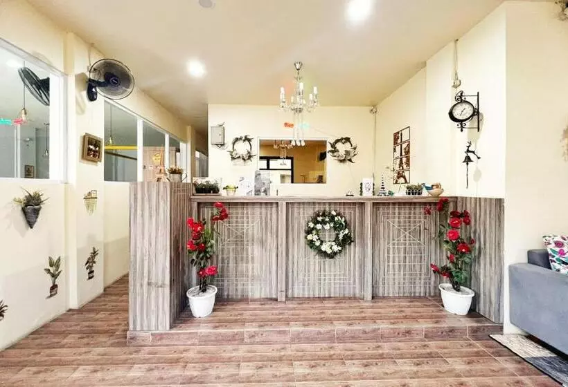 Hotelli Reddoorz Near Soekarno Hatta Airport 3