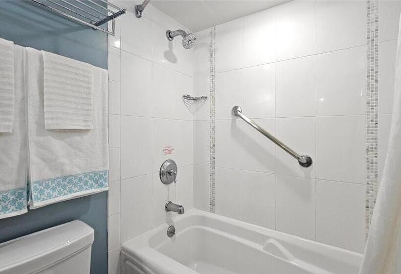 Отель Ocean View Room At Ala Moana Fees Include