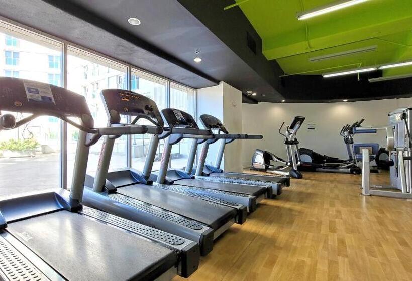 Отель Ocean View Room At Ala Moana Fees Include