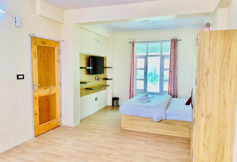 Hotel Royal Green Mashobra Mountain And Valley View Rooms