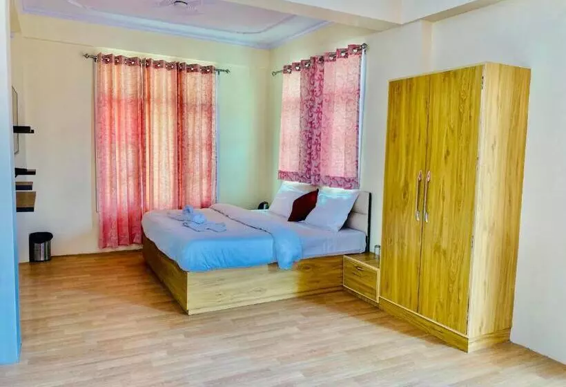 ホテル Royal Green Mashobra   Mountain And Valley View Rooms