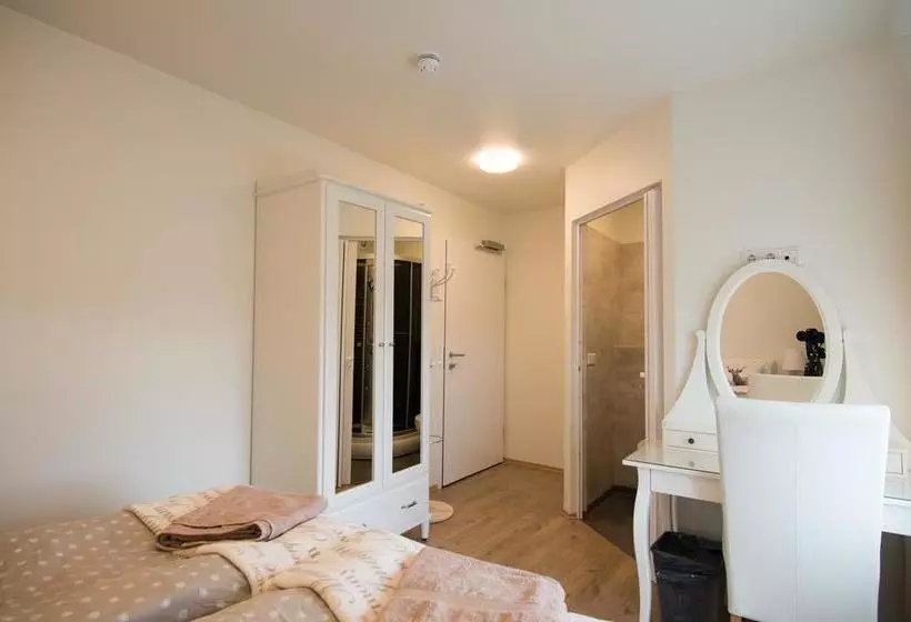 تختخواب و صبحانه Guesthouse Grund