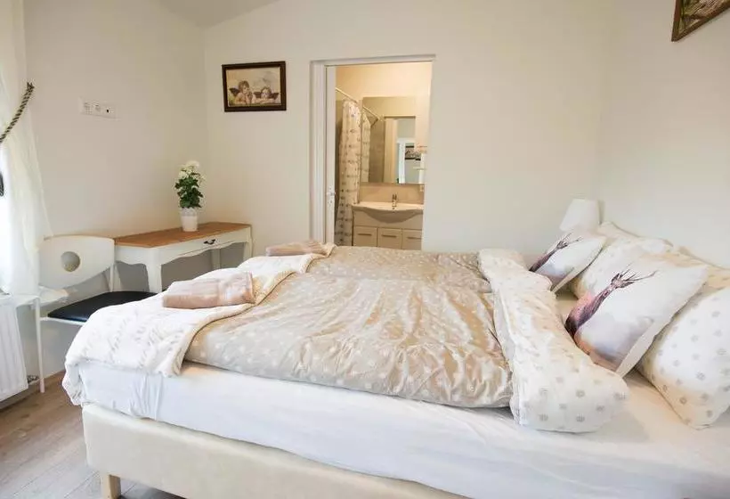 تختخواب و صبحانه Guesthouse Grund