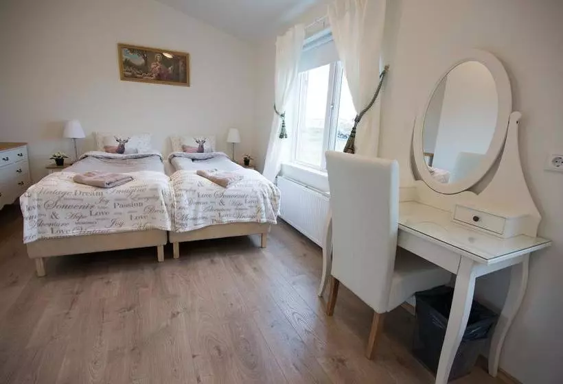 تختخواب و صبحانه Guesthouse Grund