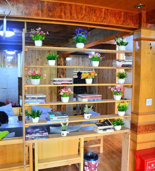 ユースホステル Shangri La Emma Inn