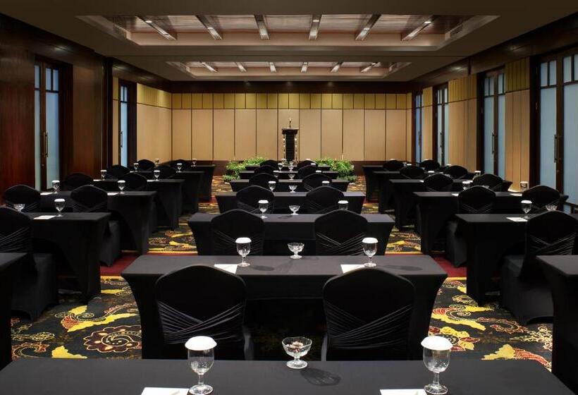 él Hotel Royale Banyuwangi