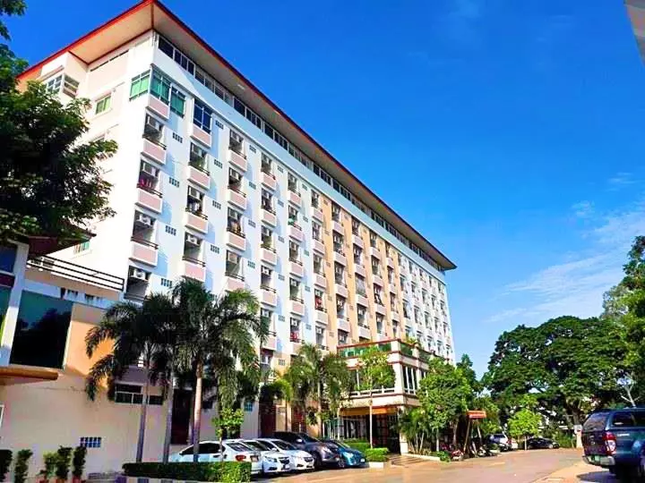 هتل Grand Charoonrat Apartment