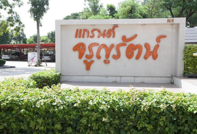 هتل Grand Charoonrat Apartment