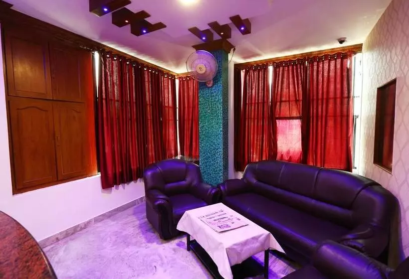 ホテル Oyo Rooms Info Park