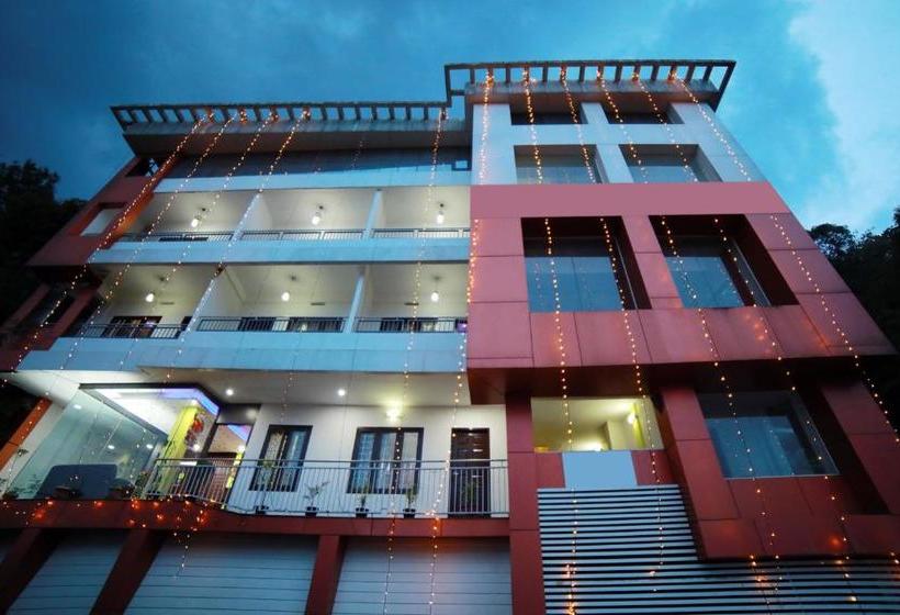 בית מלון כפרי Oyo Rooms Pallivasal