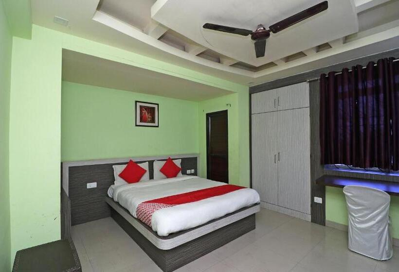 Отель Oyo Rooms Pandra Road Near Otc Ground