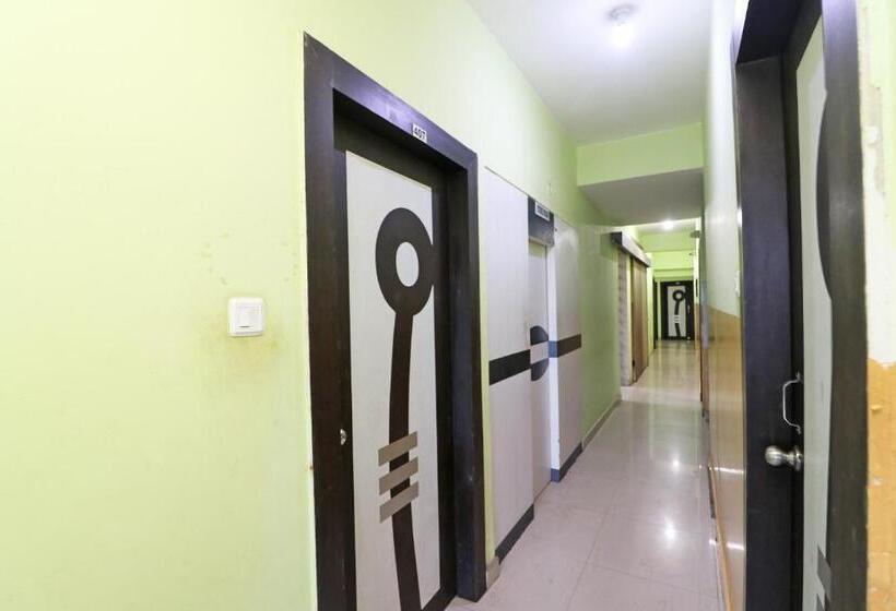 Отель Oyo Rooms Pandra Road Near Otc Ground