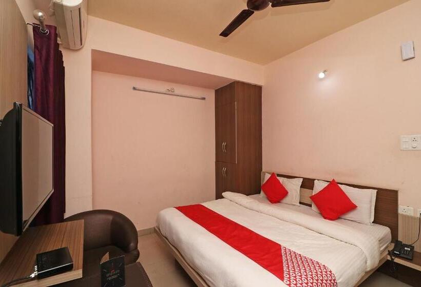 Отель Oyo Rooms Pandra Road Near Otc Ground