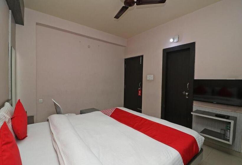 Отель Oyo Rooms Pandra Road Near Otc Ground