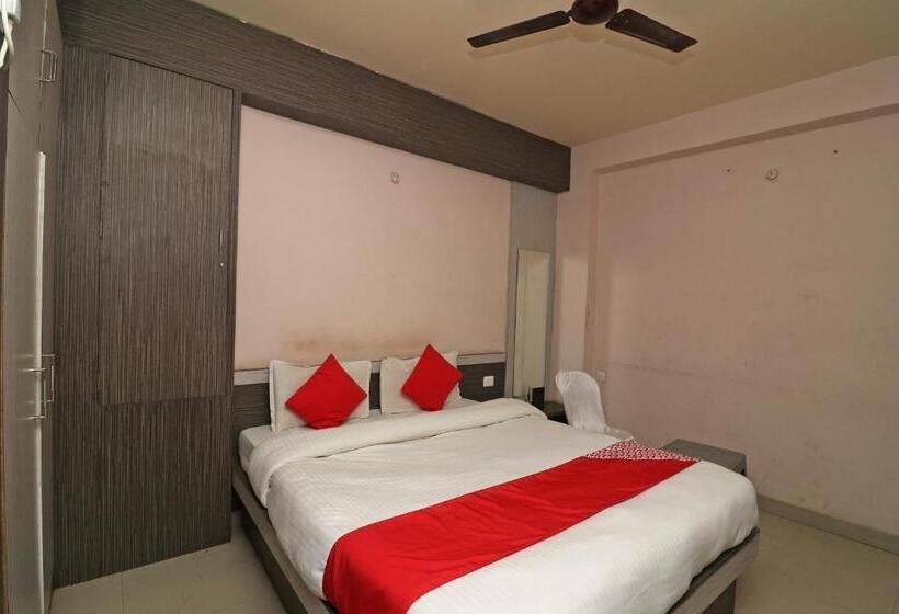 Отель Oyo Rooms Pandra Road Near Otc Ground