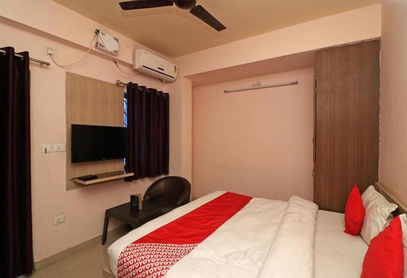 Отель Oyo Rooms Pandra Road Near Otc Ground