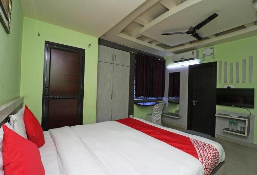 Отель Oyo Rooms Pandra Road Near Otc Ground