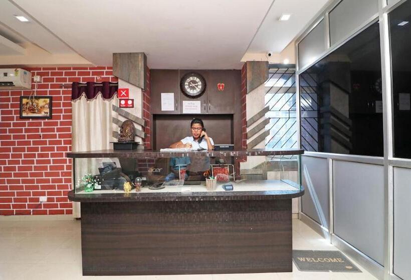 Отель Oyo Rooms Pandra Road Near Otc Ground